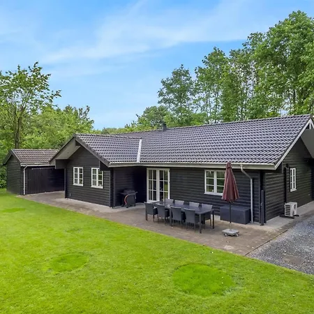 Сasa de vacaciones Falka - 30km From The Sea By Interhome *